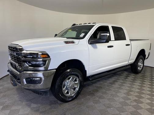 2025 RAM 2500 Tradesman Crew Cab 4x4 6'4' Box