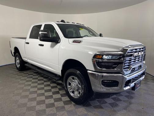 2025 RAM 2500 Tradesman Crew Cab 4x4 6'4' Box