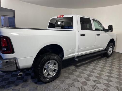2025 RAM 2500 Tradesman Crew Cab 4x4 6'4' Box
