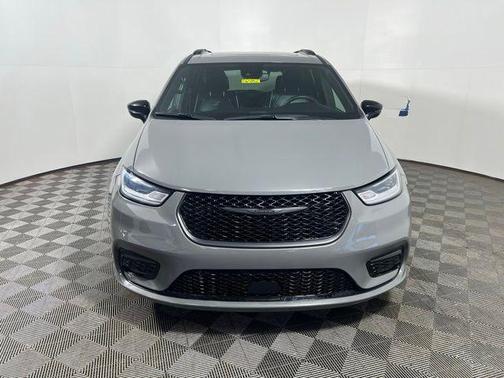 Ceramic Gray Clearcoat 2025 Chrysler Pacifica Limited