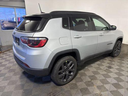 Silver Zynith Metallic Clear-Coat Exterior Paint 2026 Jeep Compass Limited