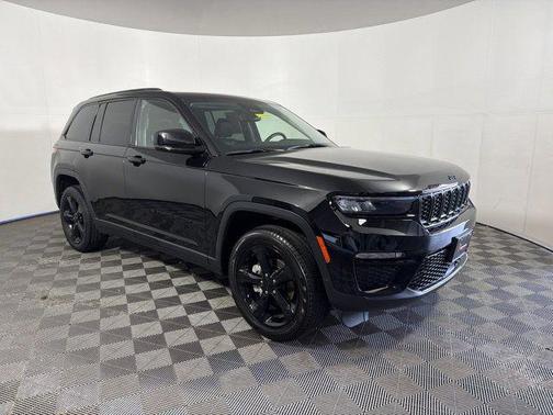 Diamond Black Crystal Pearlcoat 2023 Jeep Grand Cherokee Limited