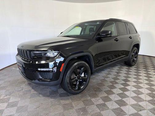 Diamond Black Crystal Pearlcoat 2023 Jeep Grand Cherokee Limited