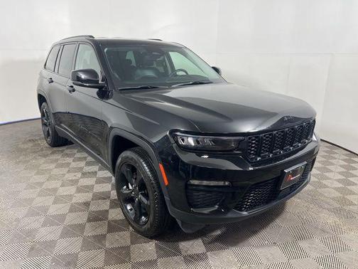 Diamond Black Crystal Pearlcoat 2023 Jeep Grand Cherokee Limited
