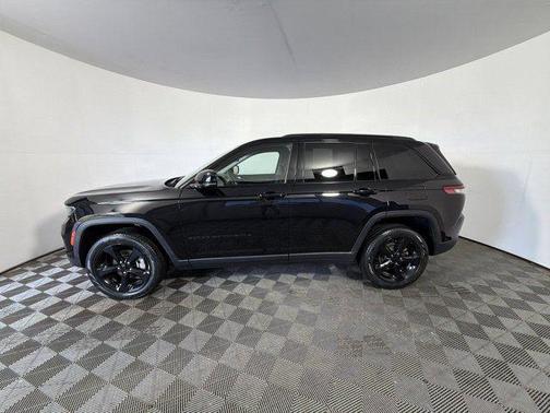 Diamond Black Crystal Pearlcoat 2023 Jeep Grand Cherokee Limited