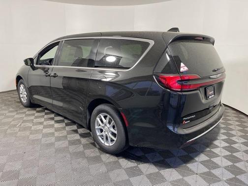 2025 Chrysler Pacifica L