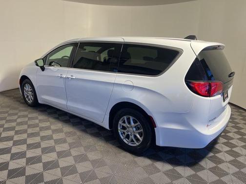 2026 Chrysler Voyager LX