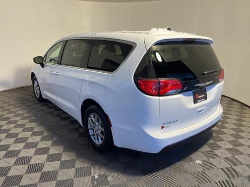 2026 Chrysler Voyager LX