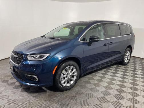 2025 Chrysler Pacifica L