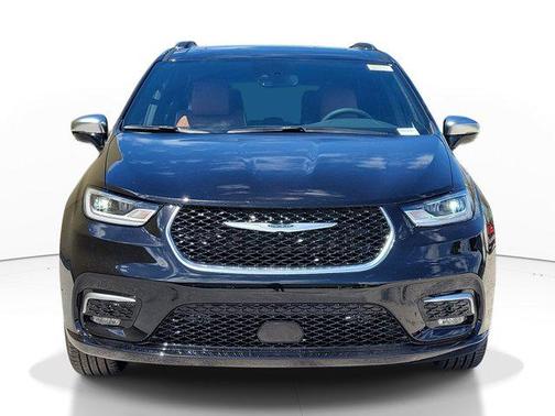 Diamond Black Crystal Pearlcoat 2026 Chrysler Pacifica L