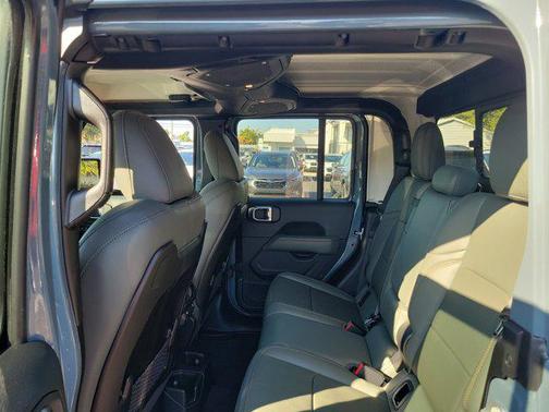 2026 Jeep Gladiator Mojave 4x4