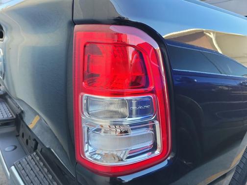 Diamond Black Crystal Pearlcoat 2023 RAM 1500 Big Horn/Lone Star