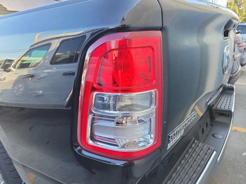 Diamond Black Crystal Pearlcoat 2023 RAM 1500 Big Horn/Lone Star