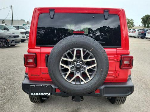 2025 Jeep Wrangler 4-Door Sahara 4x4