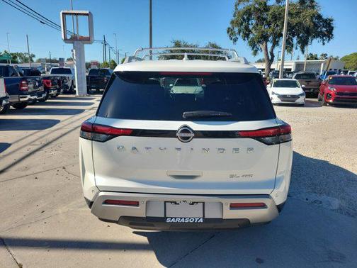 2024 Nissan Pathfinder SL 4WD