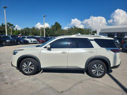 2024 Nissan Pathfinder SL 4WD