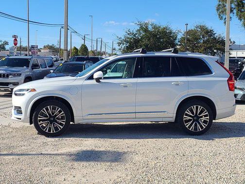 2023 Volvo XC90 Recharge Plug-In Hybrid T8 Core Bright Theme