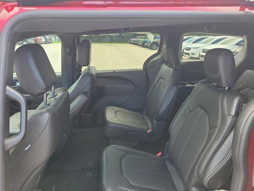 2025 Chrysler Pacifica L