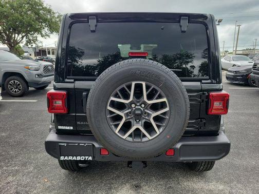 2025 Jeep Wrangler 4-Door Sahara 4x4