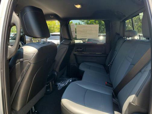 2025 RAM 2500 Tradesman Crew Cab 4x4 6'4' Box