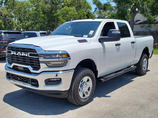 2025 RAM 2500 Tradesman Crew Cab 4x4 6'4' Box