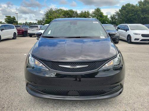 2026 Chrysler Voyager LX