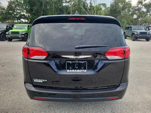 2026 Chrysler Voyager LX