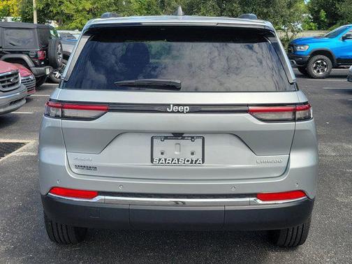 2025 Jeep Grand Cherokee Laredo