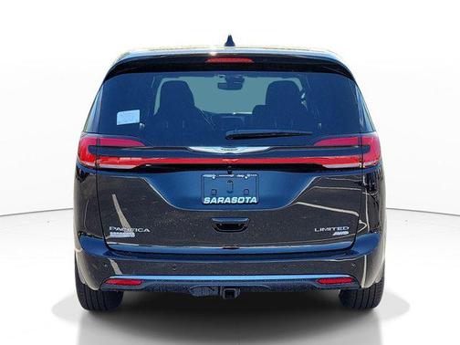 Diamond Black Crystal Pearlcoat 2026 Chrysler Pacifica Limited