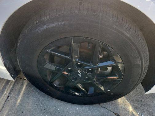 Snow White Pearl 2025 Kia K5 LXS