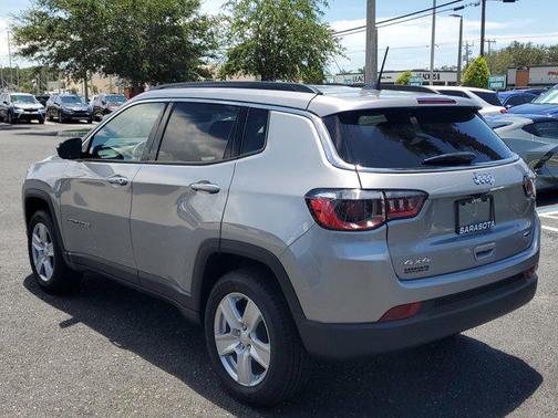 Billet Silver Metallic Clearcoat 2022 Jeep Compass Latitude