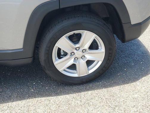 Billet Silver Metallic Clearcoat 2022 Jeep Compass Latitude