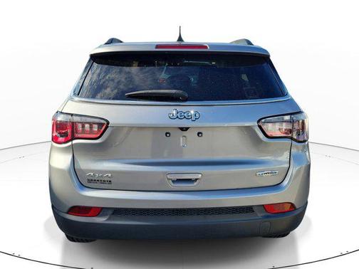 Billet Silver Metallic Clearcoat 2022 Jeep Compass Latitude