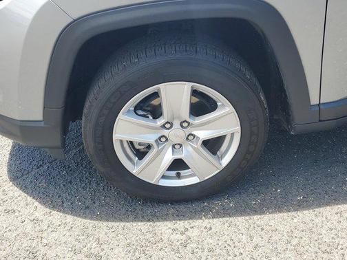 Billet Silver Metallic Clearcoat 2022 Jeep Compass Latitude