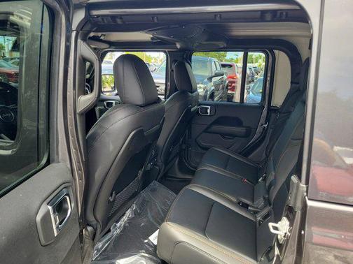 2025 Jeep Gladiator High Tide