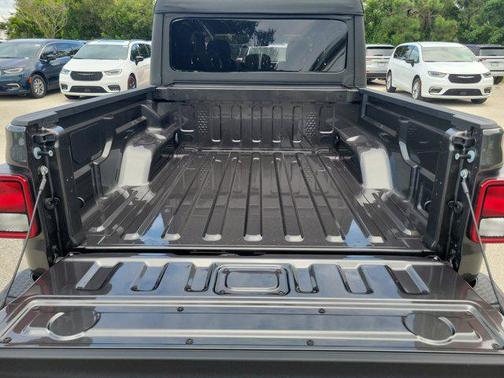 2025 Jeep Gladiator Sport S
