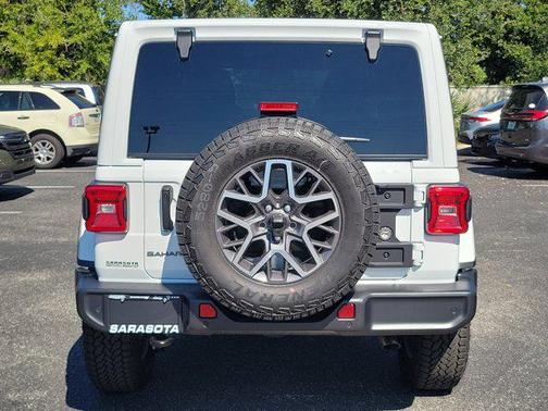 2025 Jeep Wrangler 4-Door Sahara 4x4
