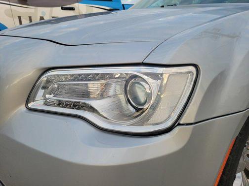 2019 Chrysler 300 Touring