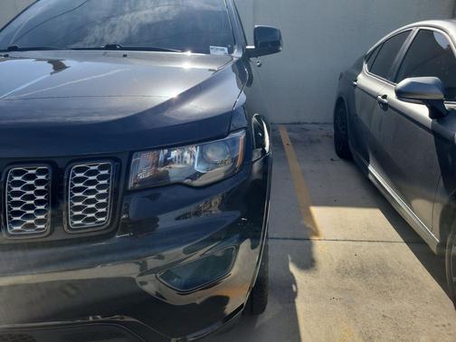 Diamond Black Crystal Pearlcoat 2021 Jeep Grand Cherokee Laredo