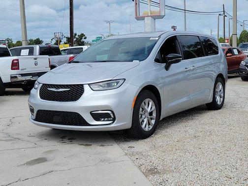 Silver Mist Clearcoat 2026 Chrysler Pacifica Limited
