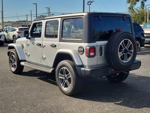 2023 Jeep Wrangler 4-Door Sahara 4x4