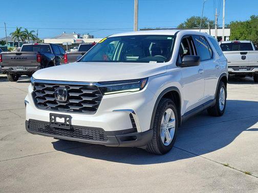 Platinum White Pearl 2023 Honda Pilot AWD LX