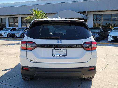 Platinum White Pearl 2023 Honda Pilot AWD LX