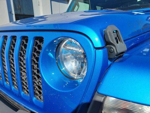 2022 Jeep Gladiator Sport S