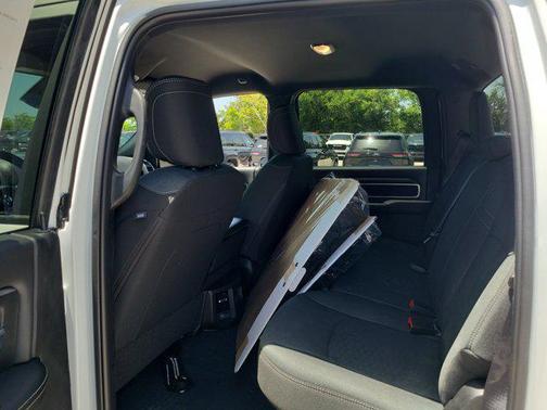 2025 RAM 2500 Big Horn Crew Cab 4x4 8' Box