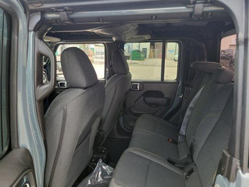 2025 Jeep Gladiator Sport S