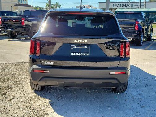 2023 Kia Sorento LX