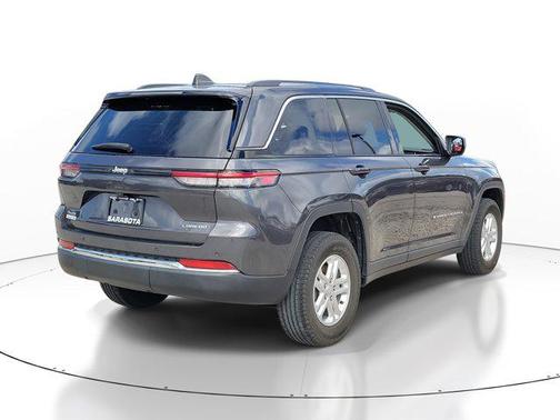 2022 Jeep Grand Cherokee Laredo