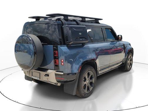 2024 Land Rover Defender X-Dynamic SE