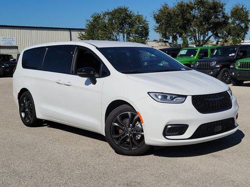 2026 Chrysler Pacifica L